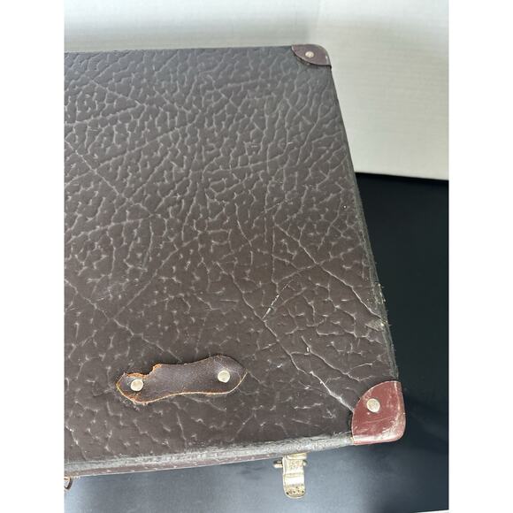 Antique Belber Luggage Trunk – 1920s-30s Wardrobe Trunk with Original Hardware - Picture 12 of 13